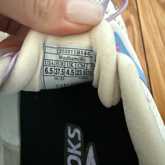 Brooks Adrenaline GTS 23 Size 6.5 - Picture 6 of 7